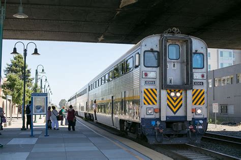 Amtrak train strikes, kills man in Berkeley